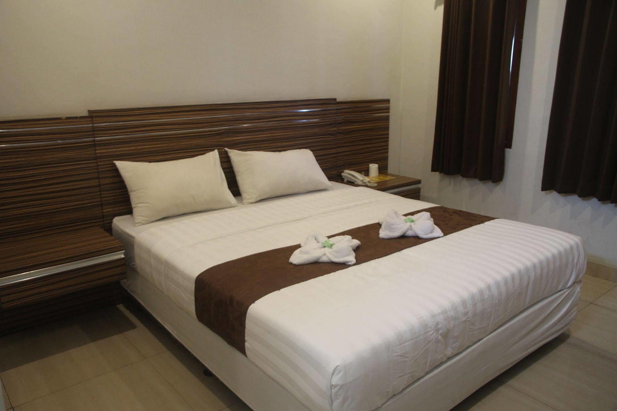 Palapa Hotel Матарам Экстерьер фото