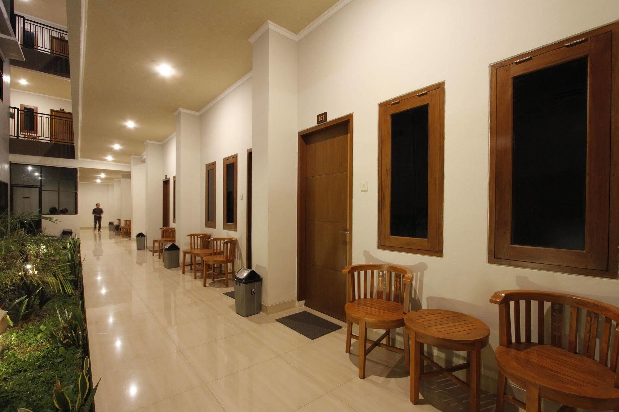 Palapa Hotel Матарам Экстерьер фото